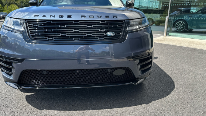 Land Rover Range Rover Velar 3.0 D300 MHEV Belgravia Edition 5dr Auto Diesel Estate - Image 23